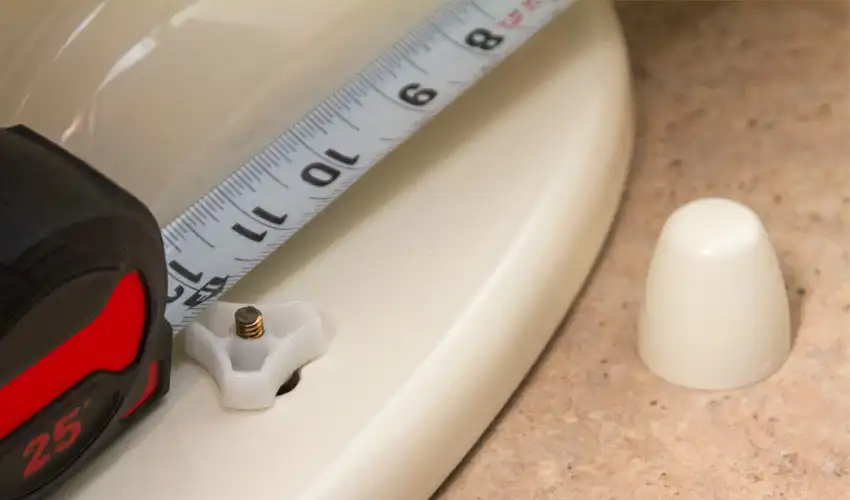 Tape measurer measure part of a toilet