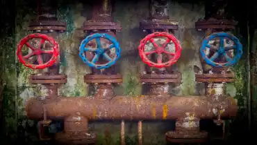 Multiple colored pipe valves