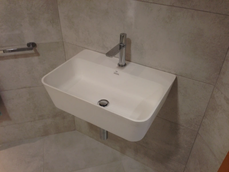 wall mount sink.